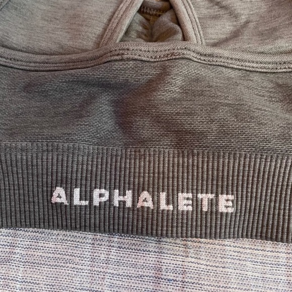 Alphalete amplify sports bra in titanium - Picture 4 of 13